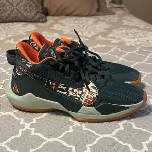 Nike Freak basketball shoes youth